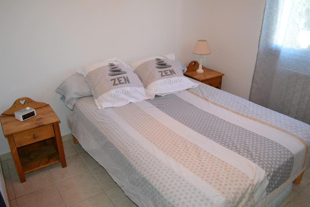 Joli Appartement Au Calme Entre Nimes Et Avignon Meynes Kültér fotó