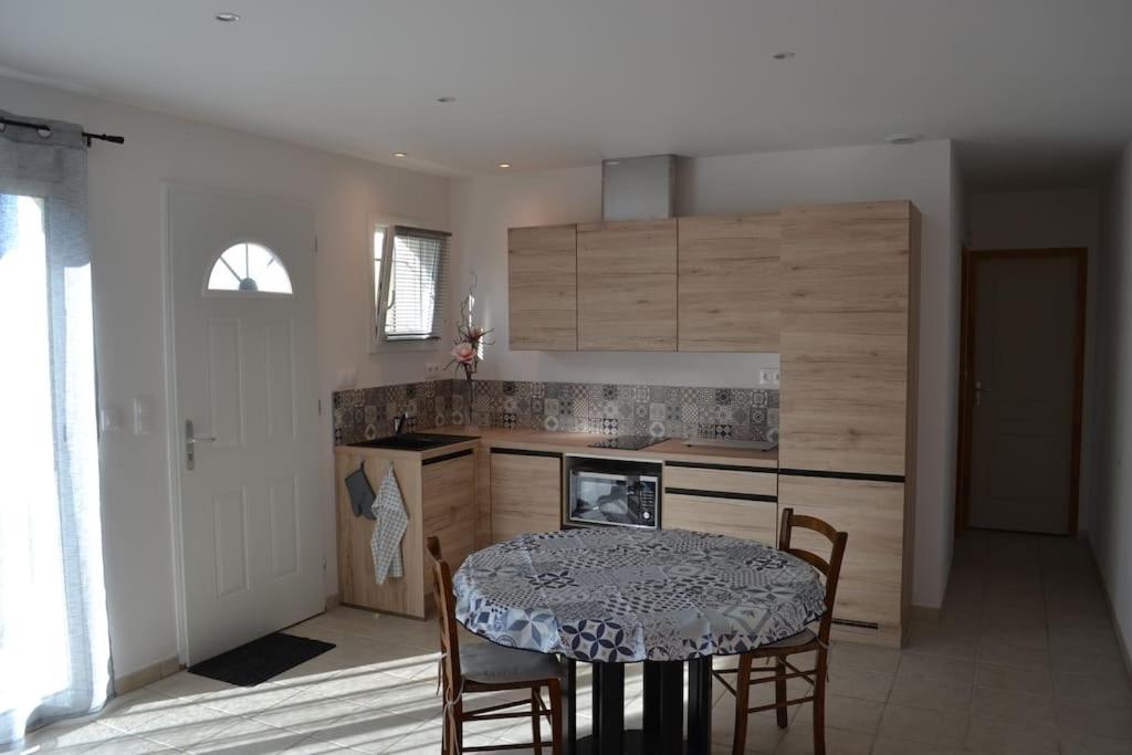 Joli Appartement Au Calme Entre Nimes Et Avignon Meynes Kültér fotó