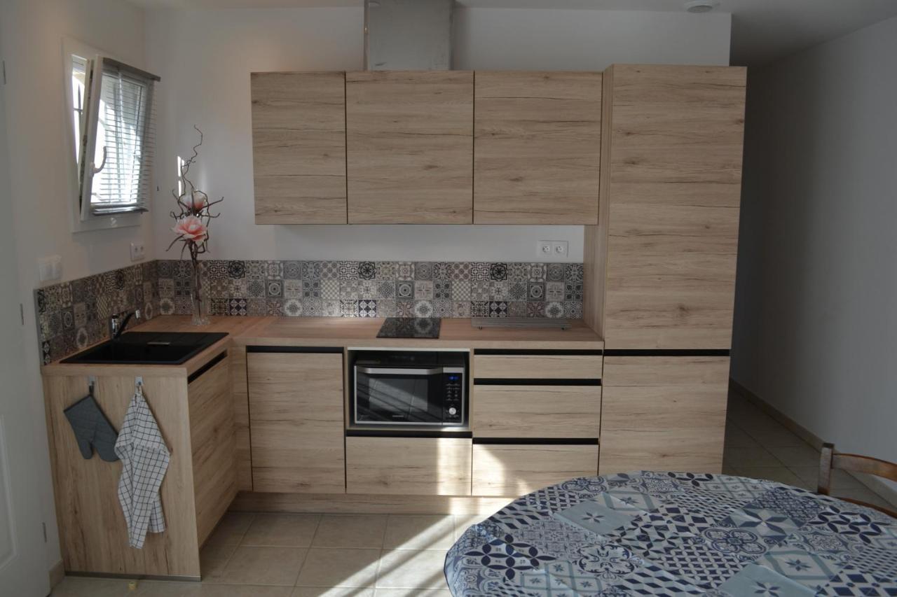 Joli Appartement Au Calme Entre Nimes Et Avignon Meynes Kültér fotó